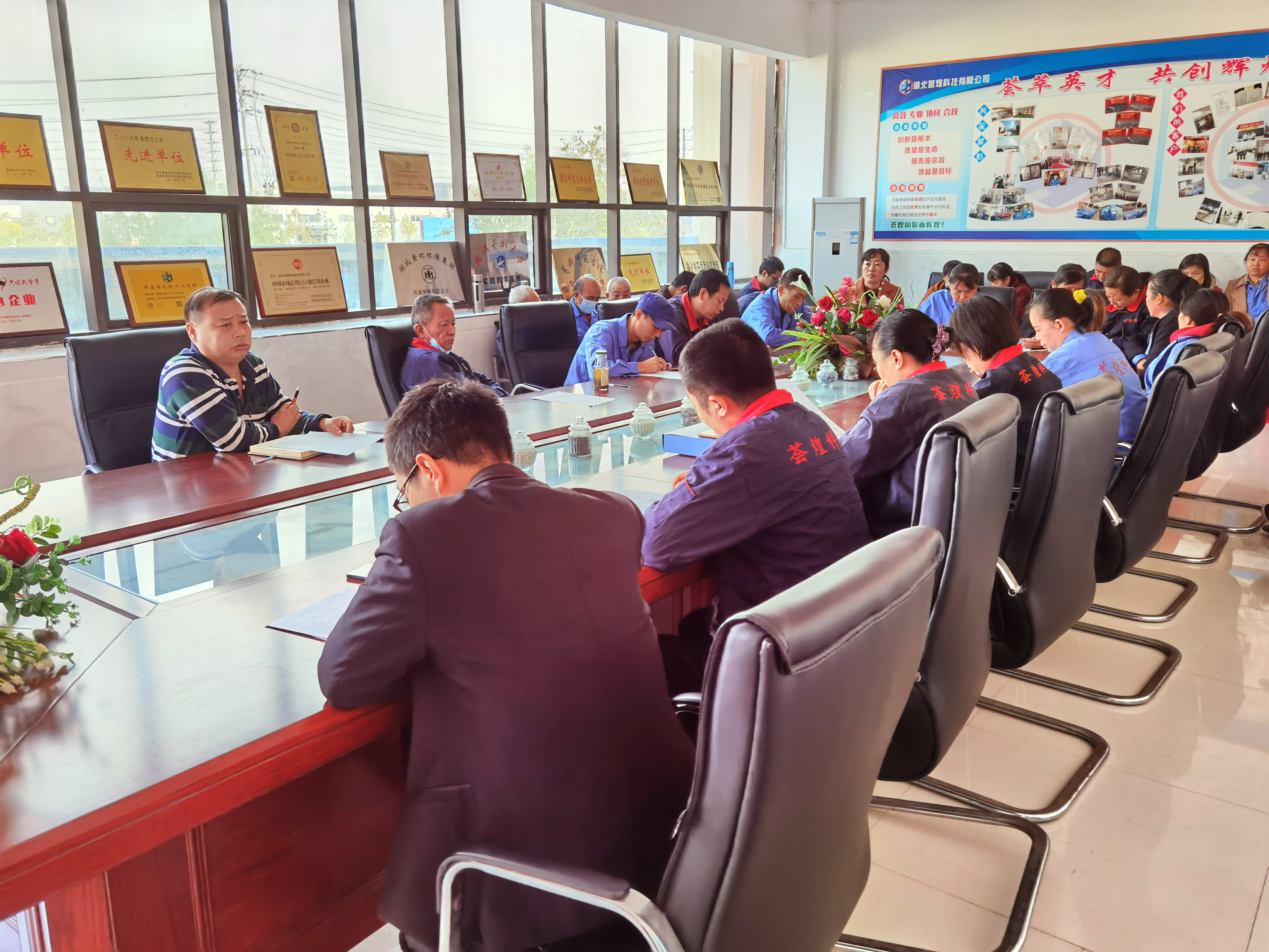 開(kāi)展安全生產(chǎn)培訓(xùn) 提高員工安全意識(shí)